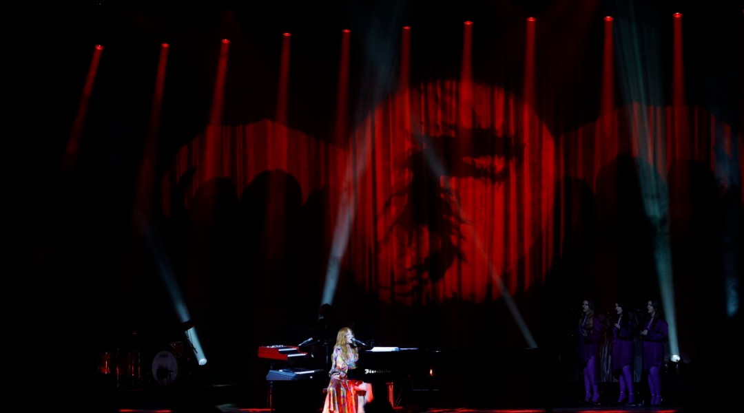 Fantasztikus koncert, fantasztikus közönség – ilyen volt Tori Amos estje az Erkel Színházban 